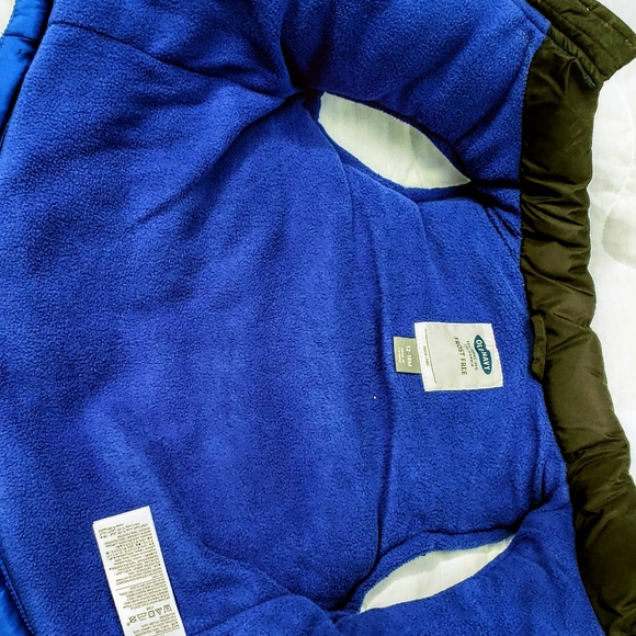 Old Navy Two-Tone Frost Free Puffy Vest - Picture 7 of 7